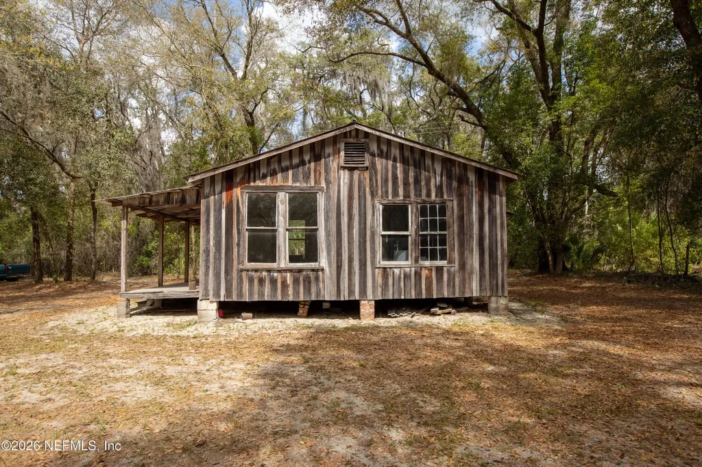 412 S County Road 21 Hawthorne FL 32640