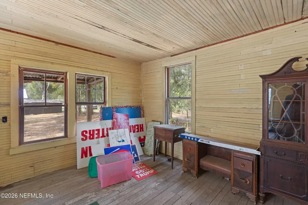 412 S County Road 21 Hawthorne FL 32640