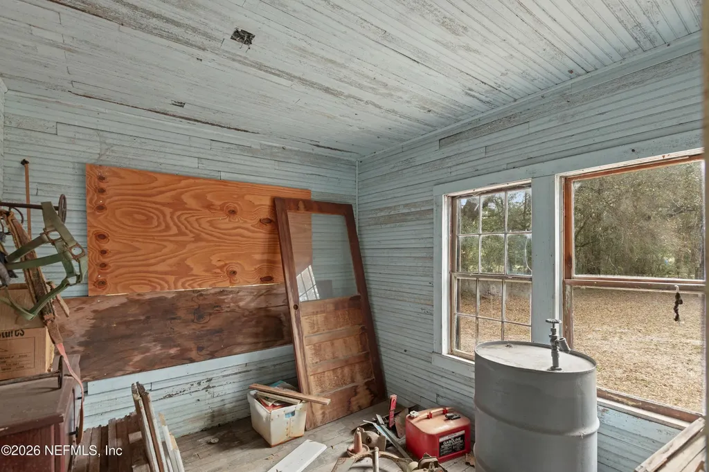 412 S County Road 21 Hawthorne FL 32640