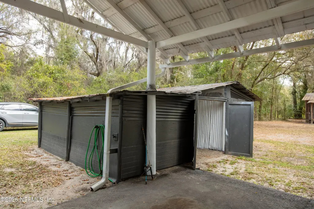 412 S County Road 21 Hawthorne FL 32640
