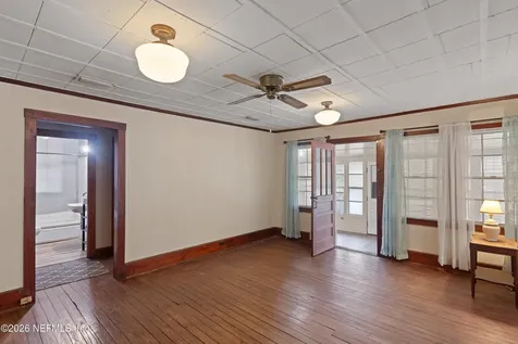 412 S County Road 21 Hawthorne FL 32640