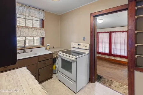 412 S County Road 21 Hawthorne FL 32640