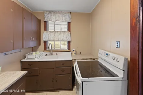 412 S County Road 21 Hawthorne FL 32640