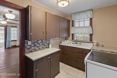 412 S County Road 21 Hawthorne FL 32640