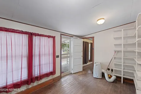 412 S County Road 21 Hawthorne FL 32640