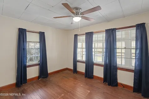 412 S County Road 21 Hawthorne FL 32640