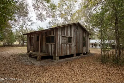 412 S County Road 21 Hawthorne FL 32640