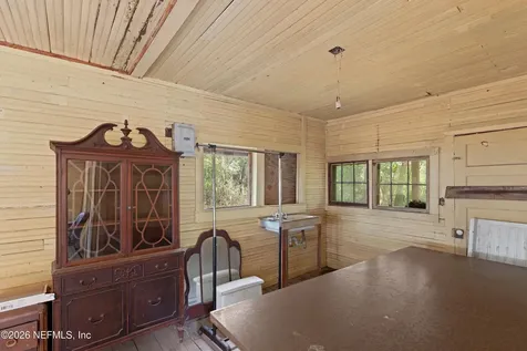 412 S County Road 21 Hawthorne FL 32640