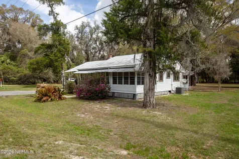 412 S County Road 21 Hawthorne FL 32640