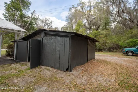 412 S County Road 21 Hawthorne FL 32640