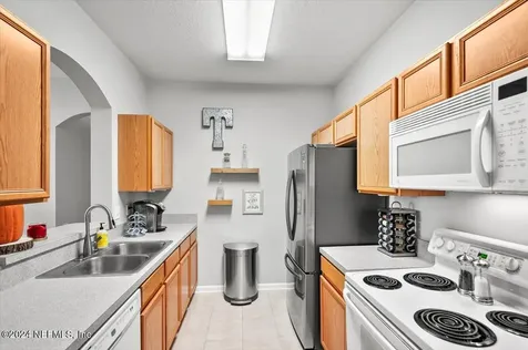 7990 Baymeadows Road E Jacksonville FL 32256