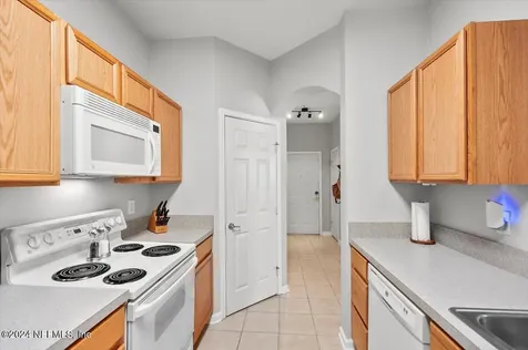 7990 Baymeadows Road E Jacksonville FL 32256