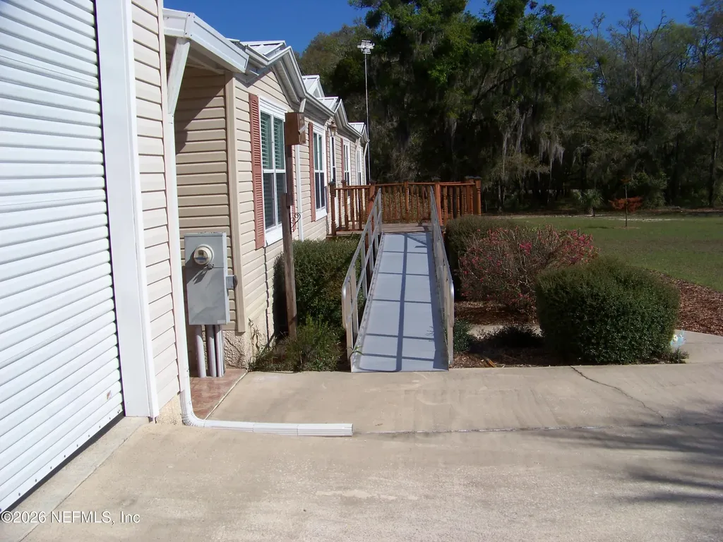 105 Lake Como Drive Pomona Park FL 32181