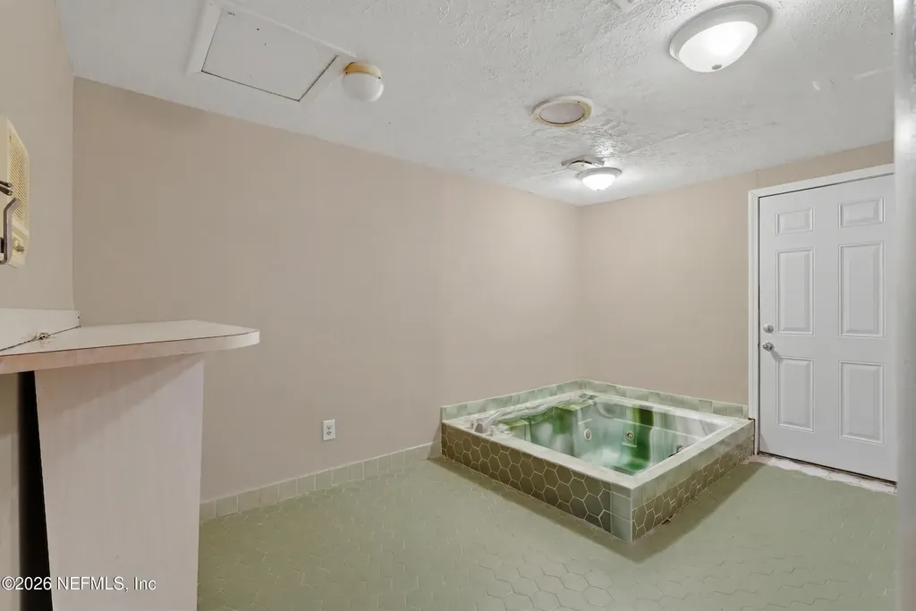 8648 Howell Drive Jacksonville FL 32208