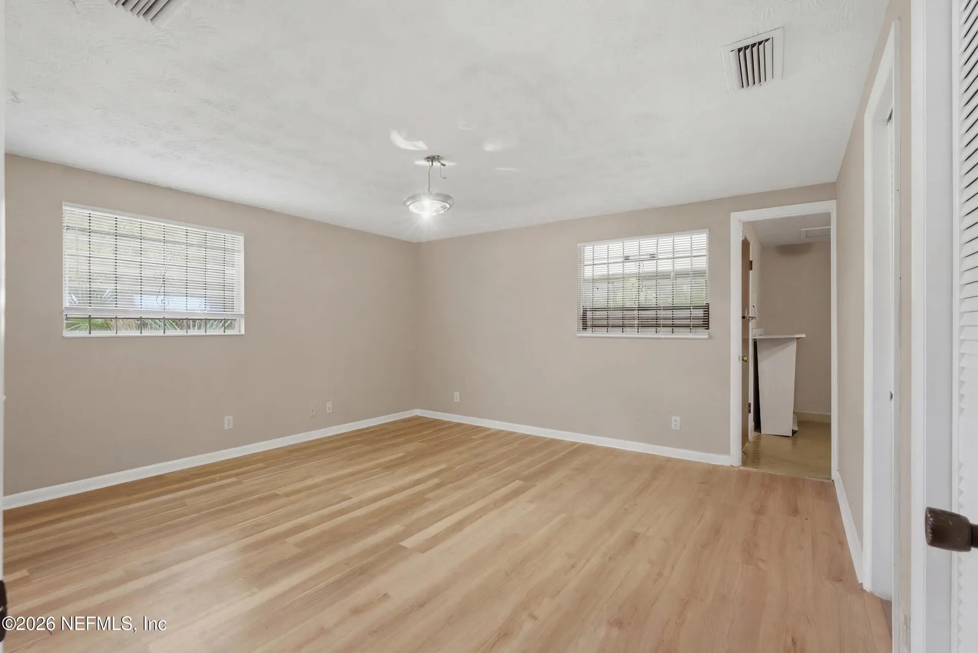 8648 Howell Drive Jacksonville FL 32208