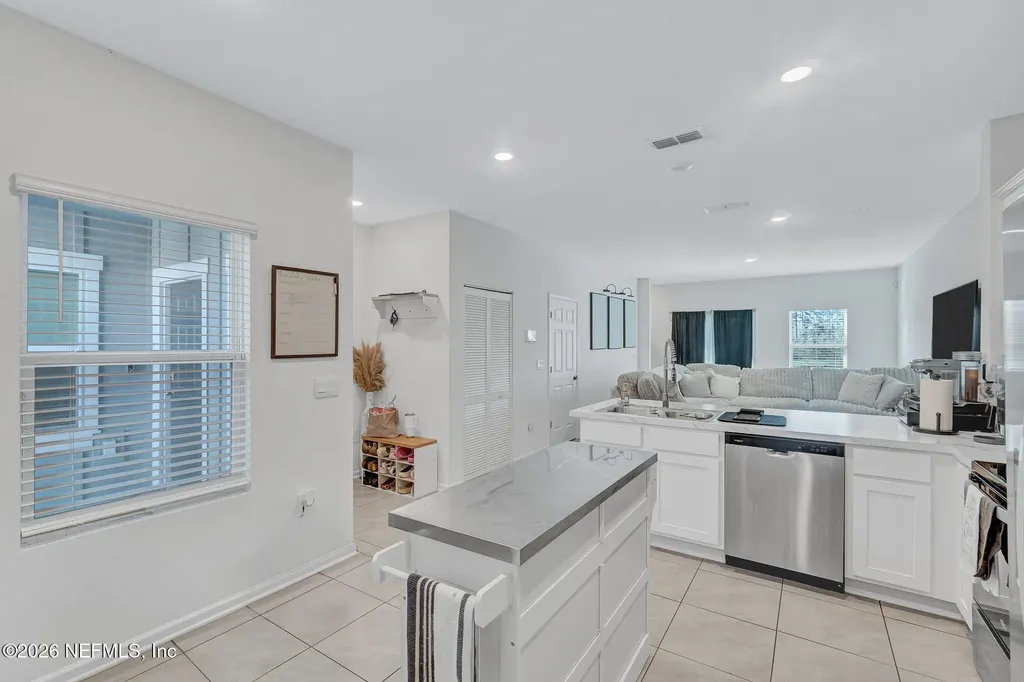 9008 Gifford Drive Jacksonville FL 32220