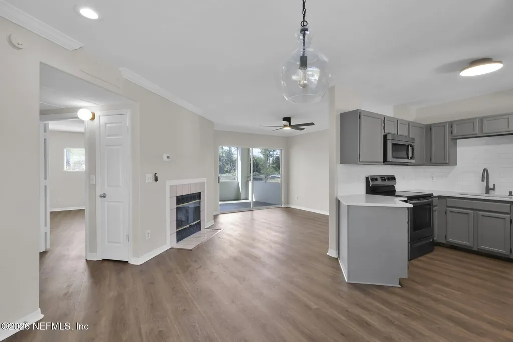 1800 The Greens Way Jacksonville Beach FL 32250