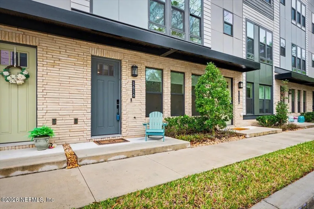 1616 Piazza Place Jacksonville FL 32207