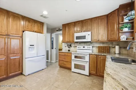 8233 Old Port Circle N Jacksonville FL 32216