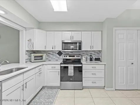 3927 Meadowview Drive N Jacksonville FL 32225