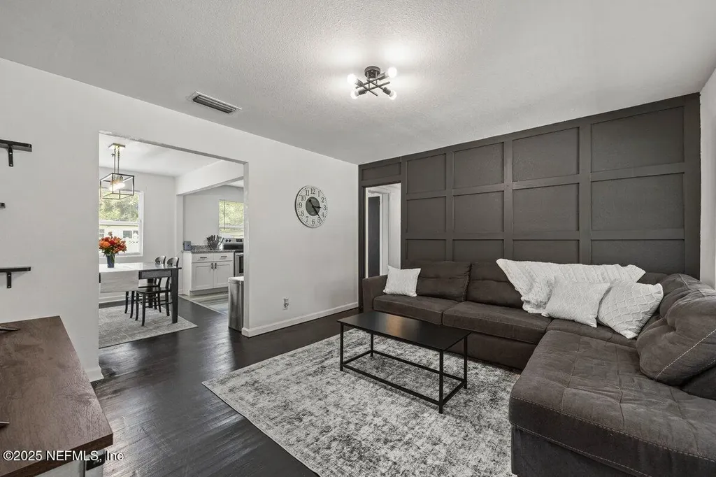 6584 Larne Avenue Jacksonville FL 32244