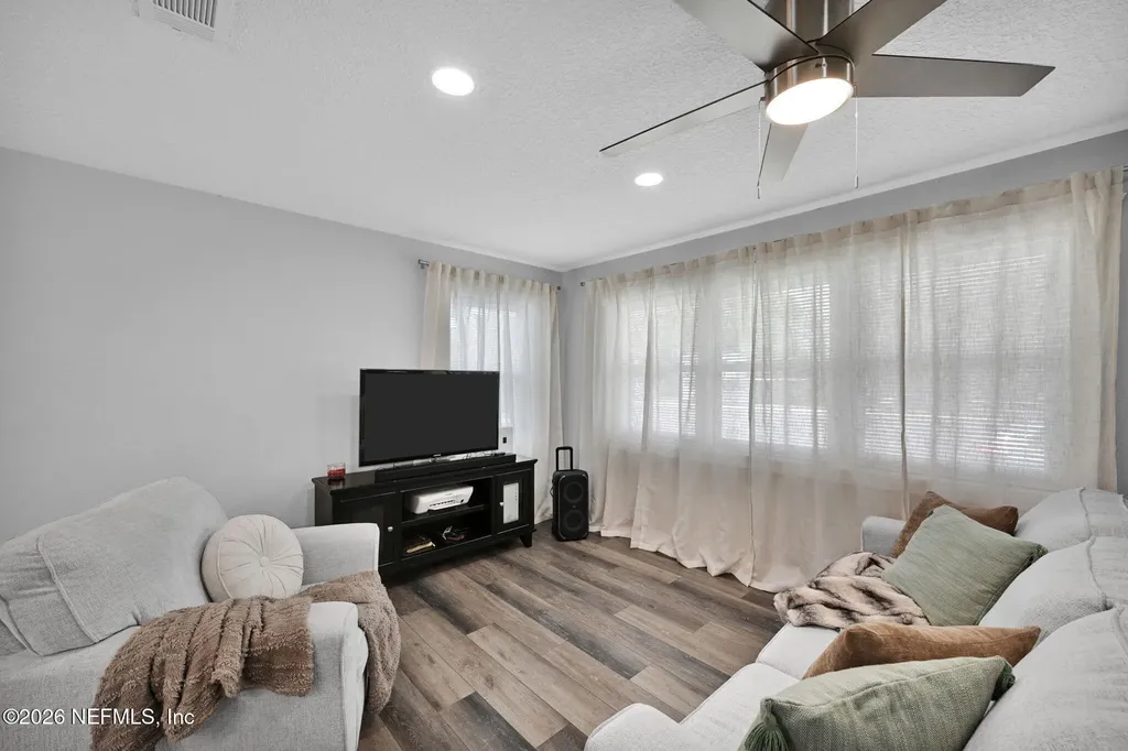 6542 Wilson Boulevard Jacksonville FL 32210
