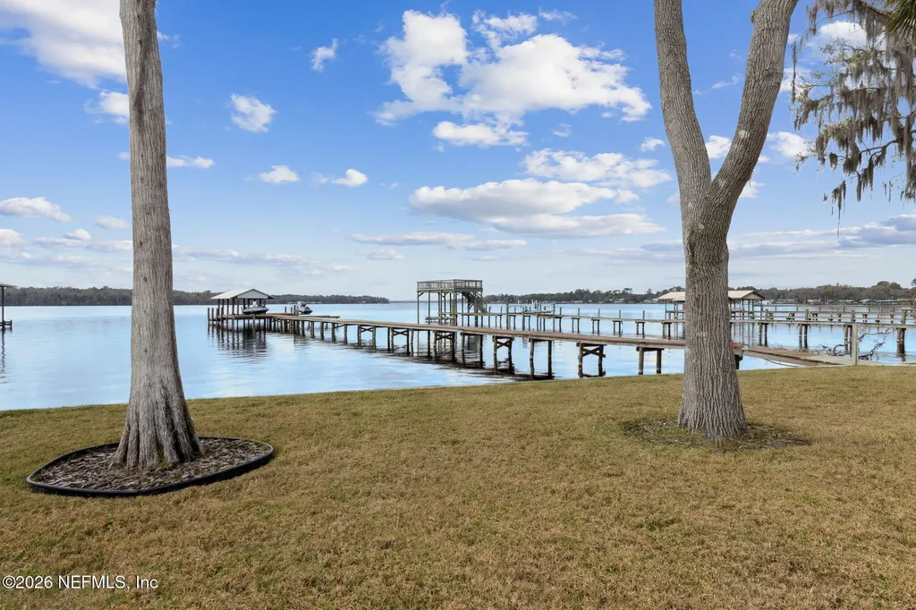 208 Lake George Point Drive Georgetown FL 32139