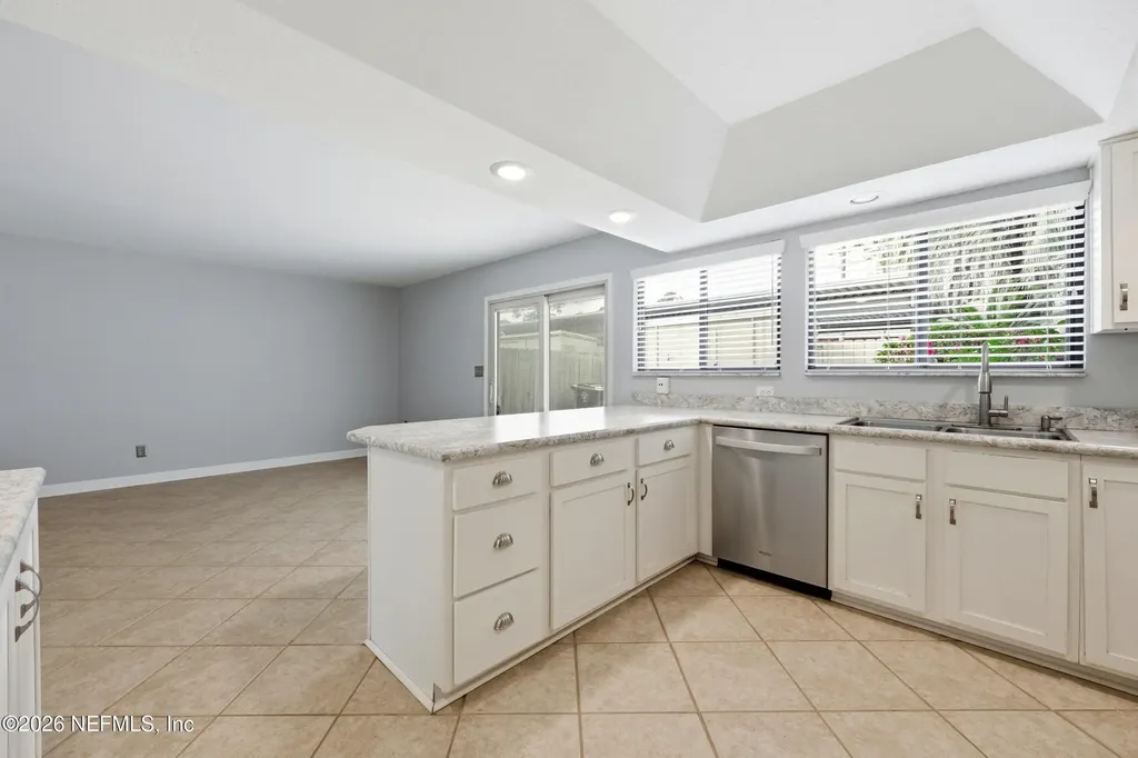 8153 Sutton Place N Jacksonville FL 32217
