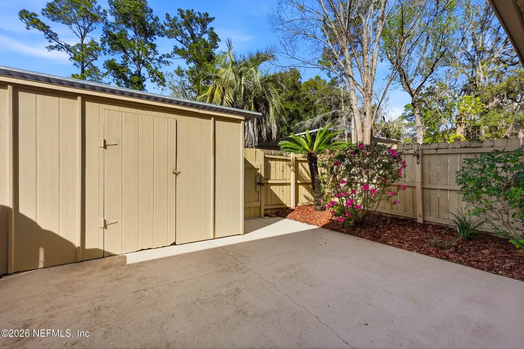 8153 Sutton Place N Jacksonville FL 32217