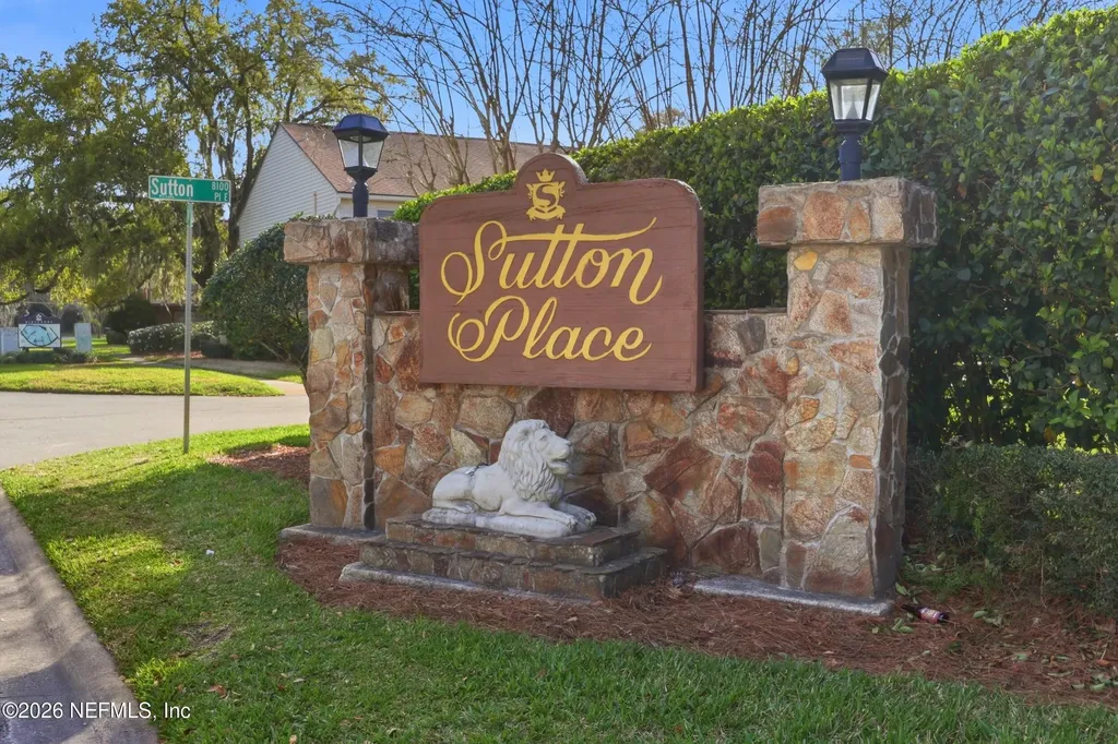 8153 Sutton Place N Jacksonville FL 32217