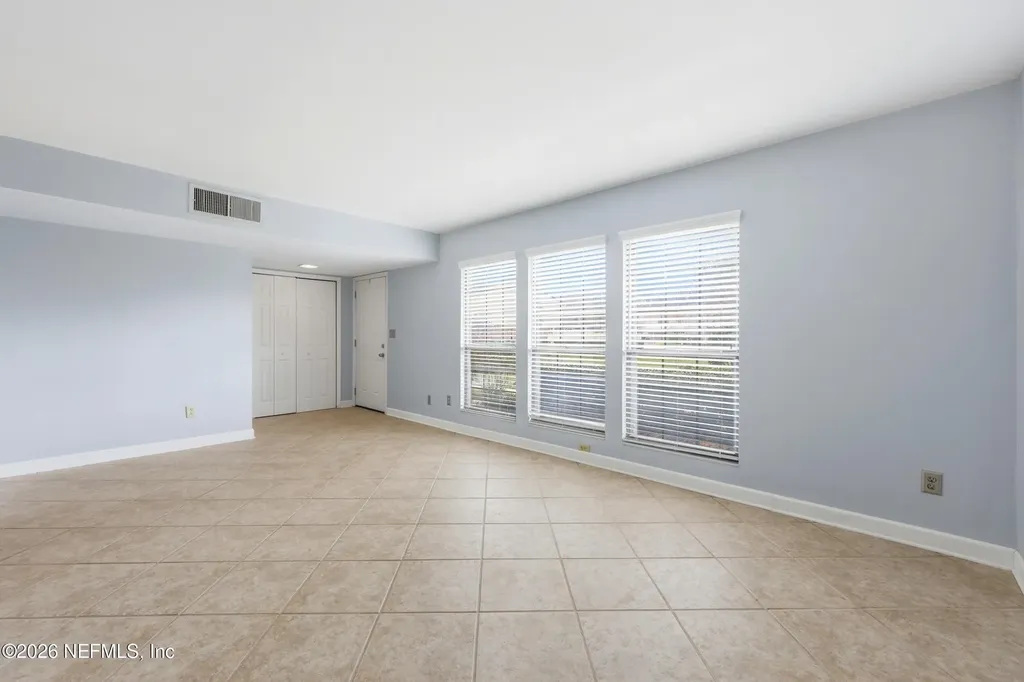 8153 Sutton Place N Jacksonville FL 32217