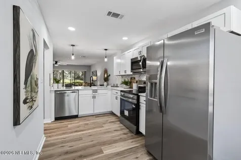 7701 Baymeadows Circle W Jacksonville FL 32256