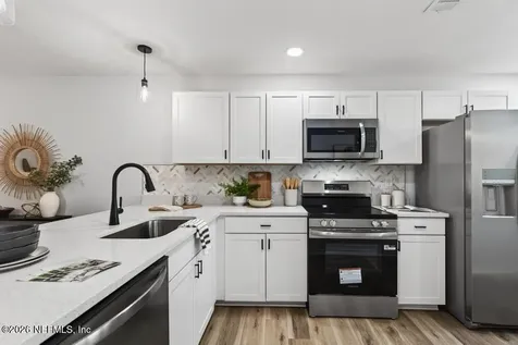 7701 Baymeadows Circle W Jacksonville FL 32256