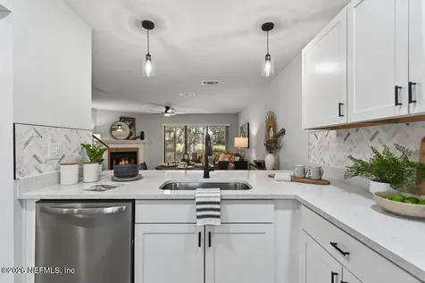 7701 Baymeadows Circle W Jacksonville FL 32256