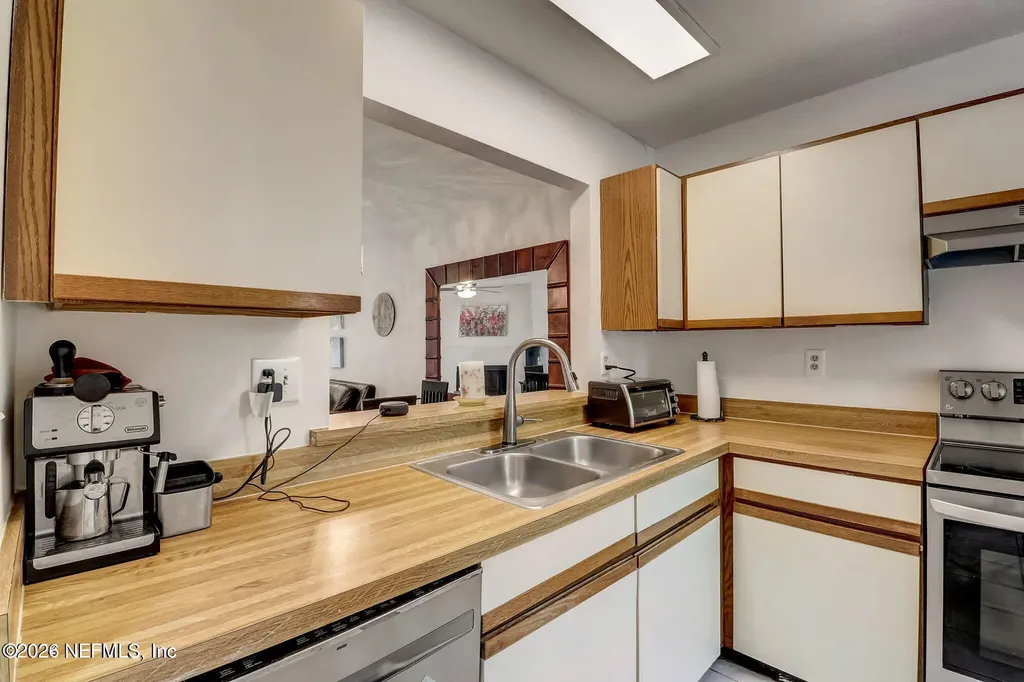 7701 Baymeadows Circle W Jacksonville FL 32256