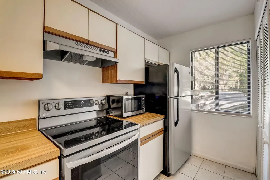 7701 Baymeadows Circle W Jacksonville FL 32256