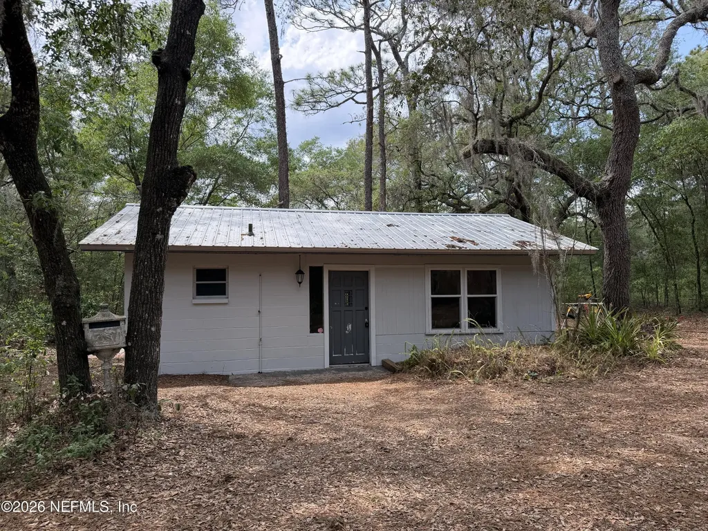 201 / 199 Swan Lake Drive Melrose FL 32666