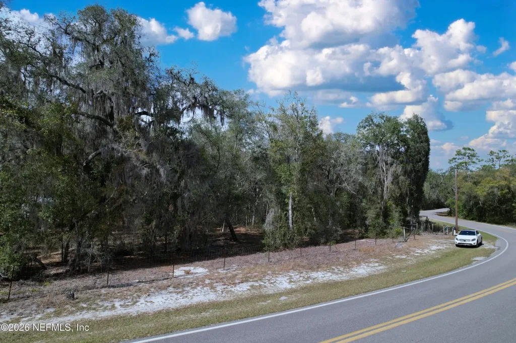 201 / 199 Swan Lake Drive Melrose FL 32666