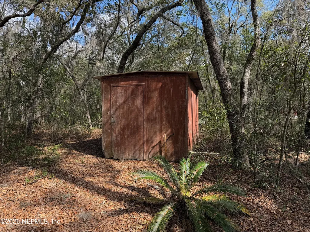 201 / 199 Swan Lake Drive Melrose FL 32666