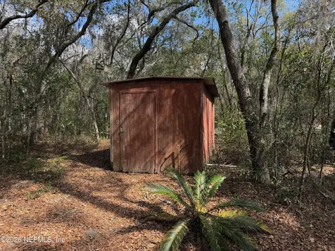 201 / 199 Swan Lake Drive Melrose FL 32666