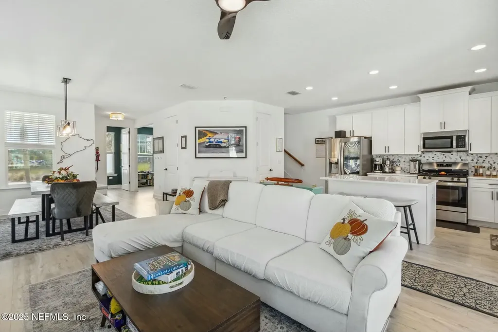 213 Daydream Avenue Yulee FL 32097