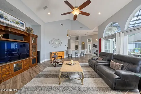 1318 Charter Court E Jacksonville FL 32225