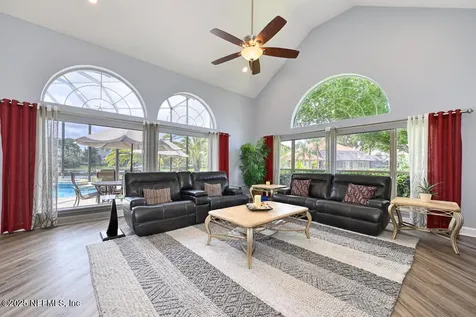 1318 Charter Court E Jacksonville FL 32225