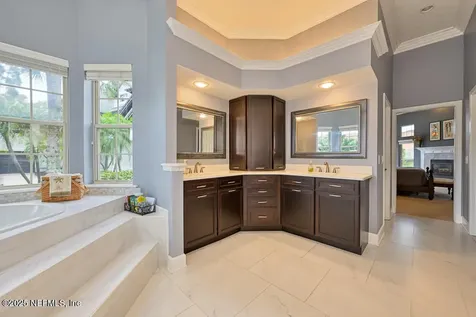1318 Charter Court E Jacksonville FL 32225