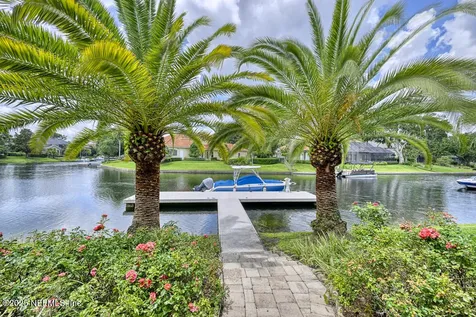 1318 Charter Court E Jacksonville FL 32225