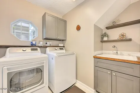 1318 Charter Court E Jacksonville FL 32225