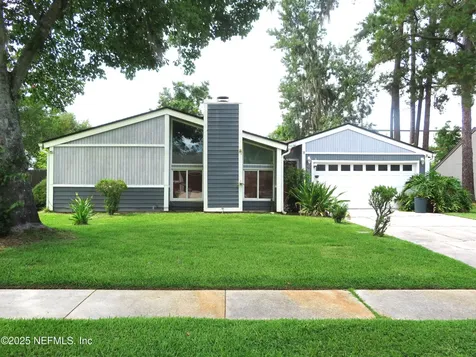 6823 Coralberry Lane N Jacksonville FL 32244
