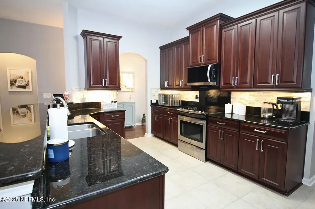 2700 Creek Ridge Drive Green Cove Springs FL 32043