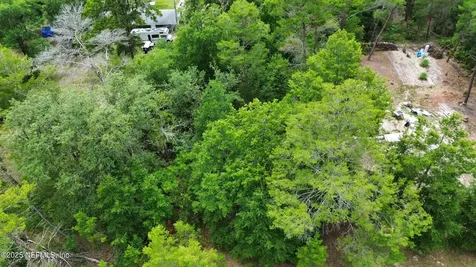 127 East Drive Florahome FL 32140