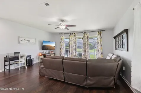 6907 Woody Vine Drive Jacksonville FL 32258